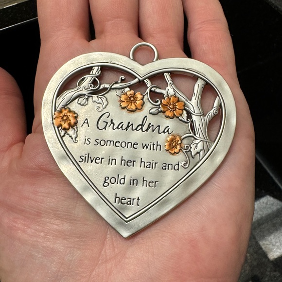 Chunky Etched Silver Cutout Grandma Heart Pendant Flowers - Picture 1 of 7